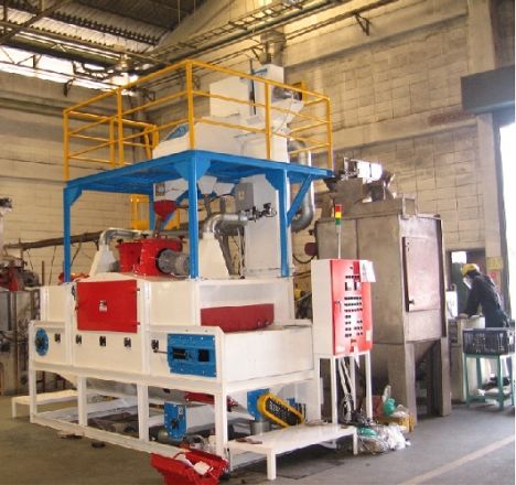 Máy phun bi dạng băng tải đai - May phun bi dang bang tai dai 