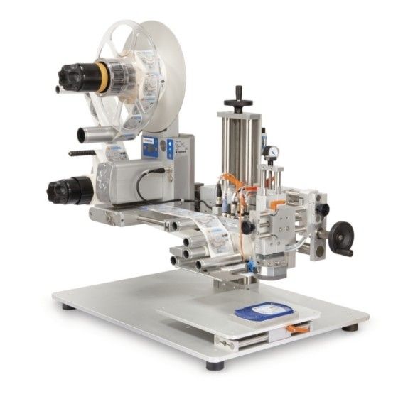 Máy dán nhãn chai dẹt bán tự động – May dan nhan chai det ban tu dong